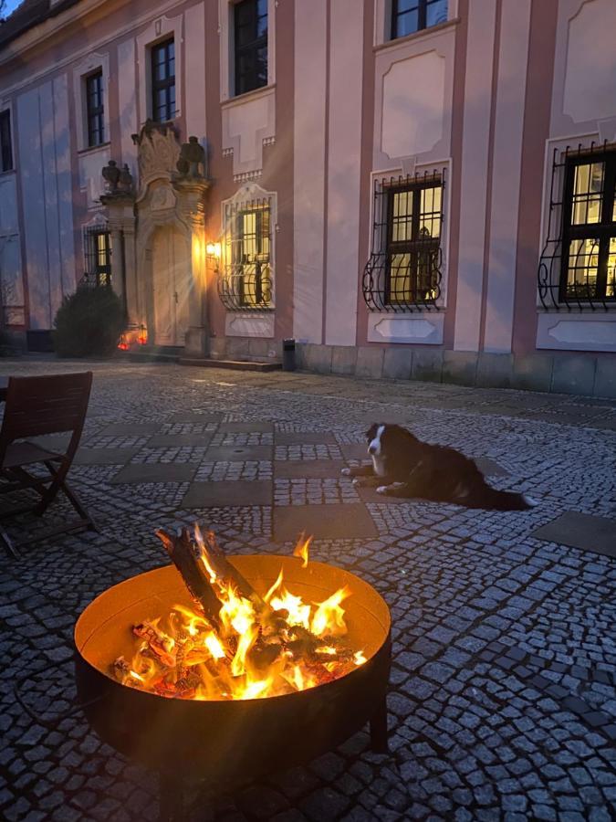 Boutique Palac Warmatowice Sienkiewiczowskie Legnica Bagian luar foto