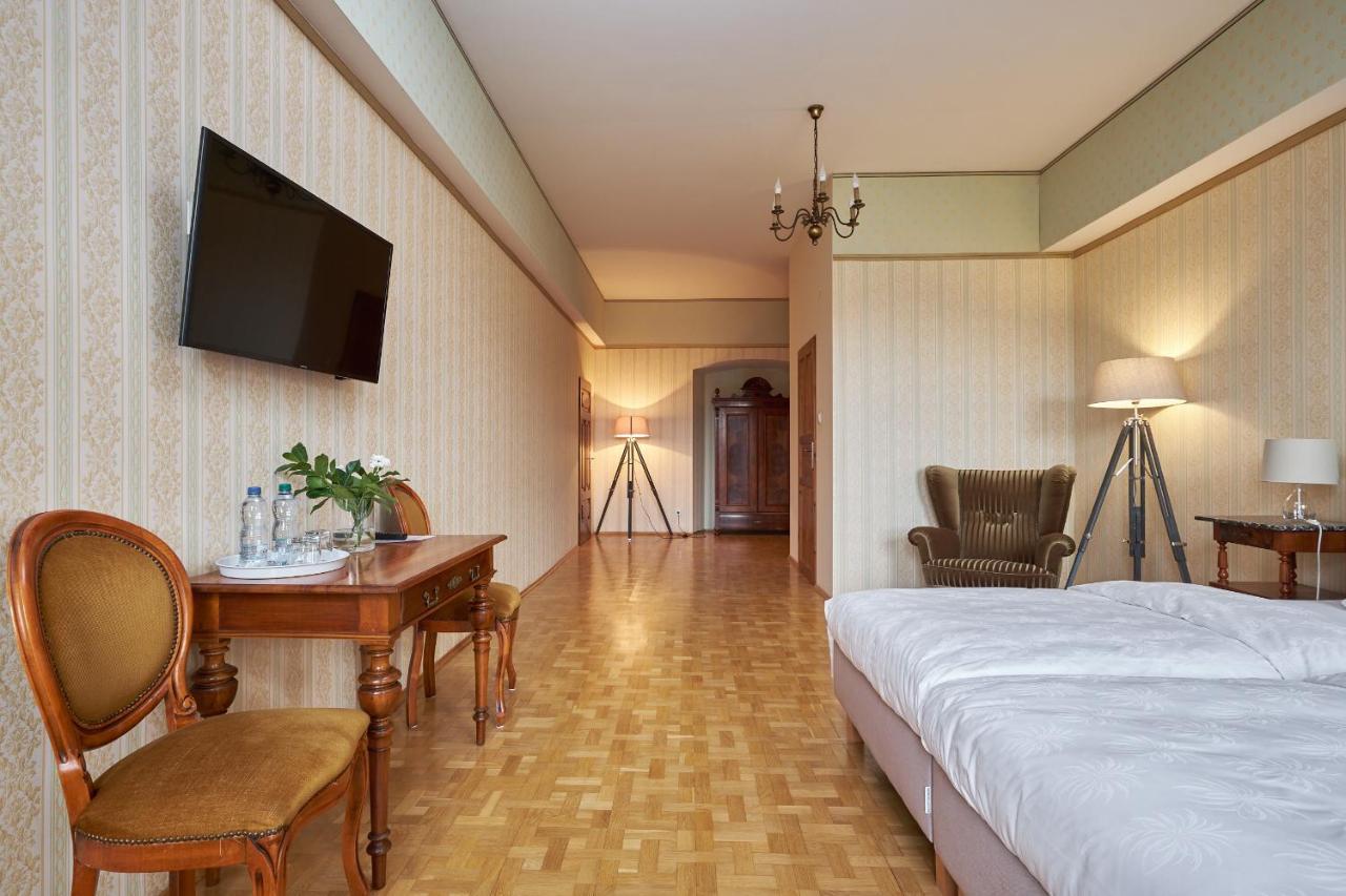Boutique Palac Warmatowice Sienkiewiczowskie Legnica Bagian luar foto