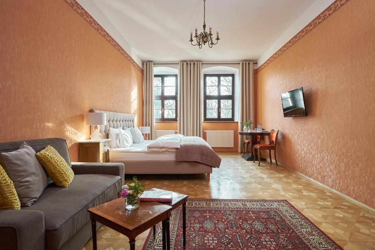 Boutique Palac Warmatowice Sienkiewiczowskie Legnica Bagian luar foto