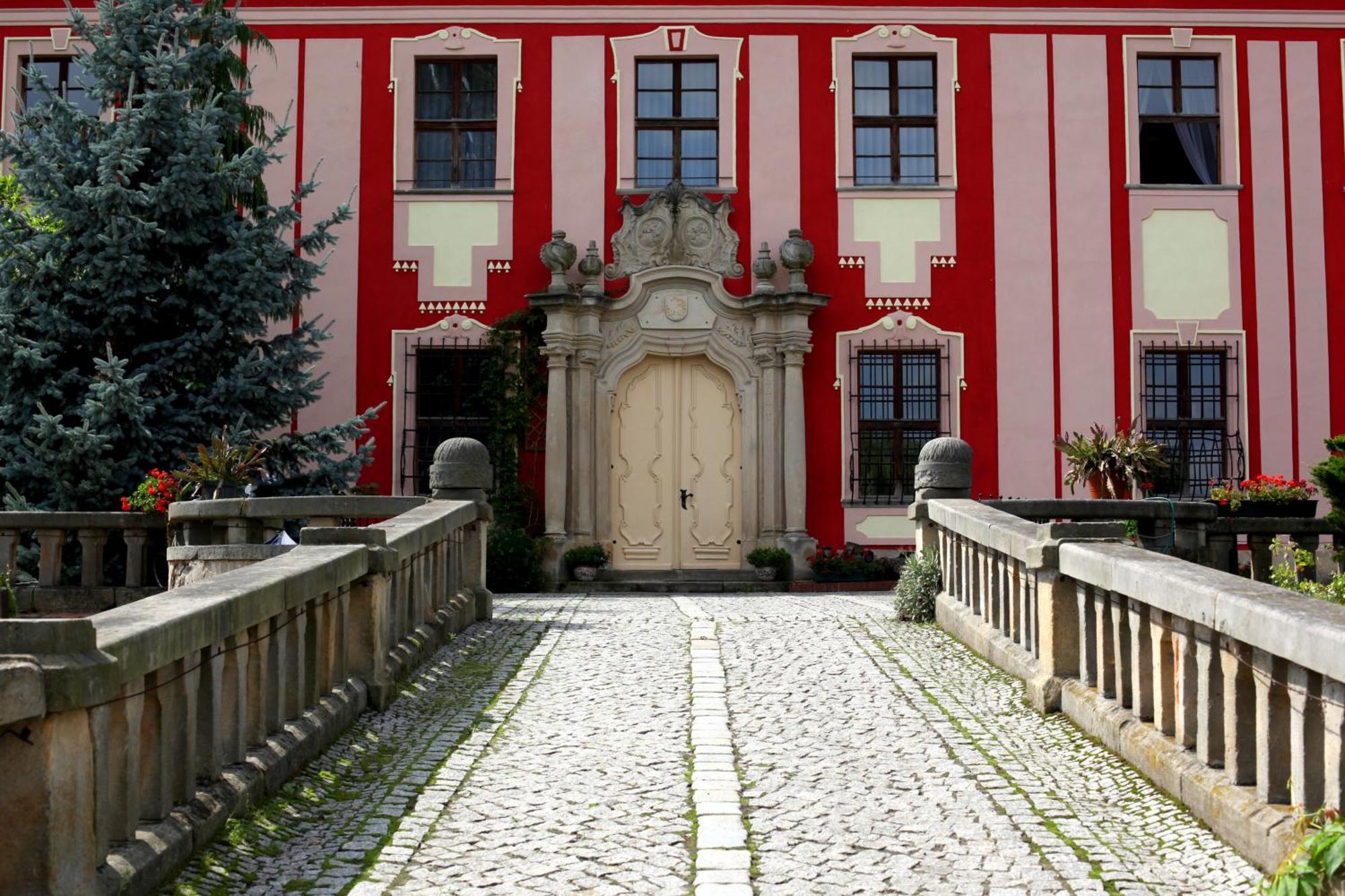 Boutique Palac Warmatowice Sienkiewiczowskie Legnica Bagian luar foto