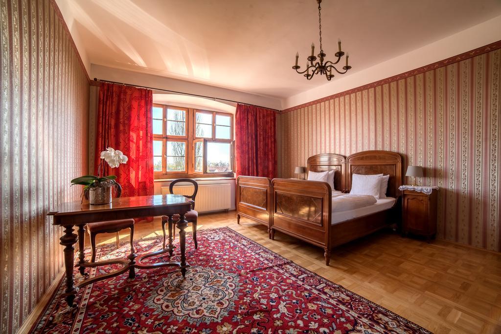 Boutique Palac Warmatowice Sienkiewiczowskie Legnica Bagian luar foto